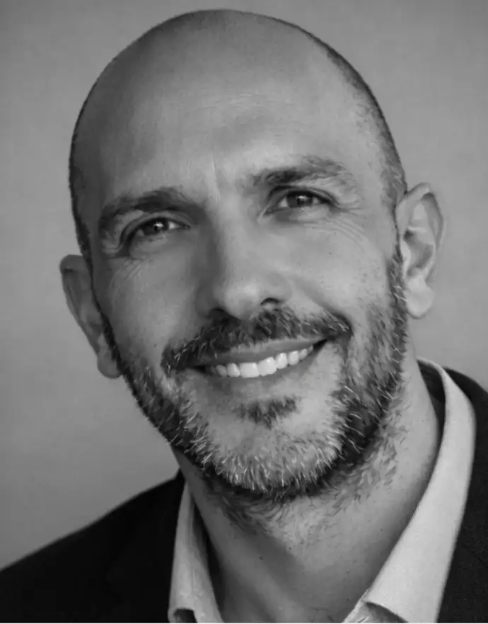 Foto primer plano de Oscar Baña